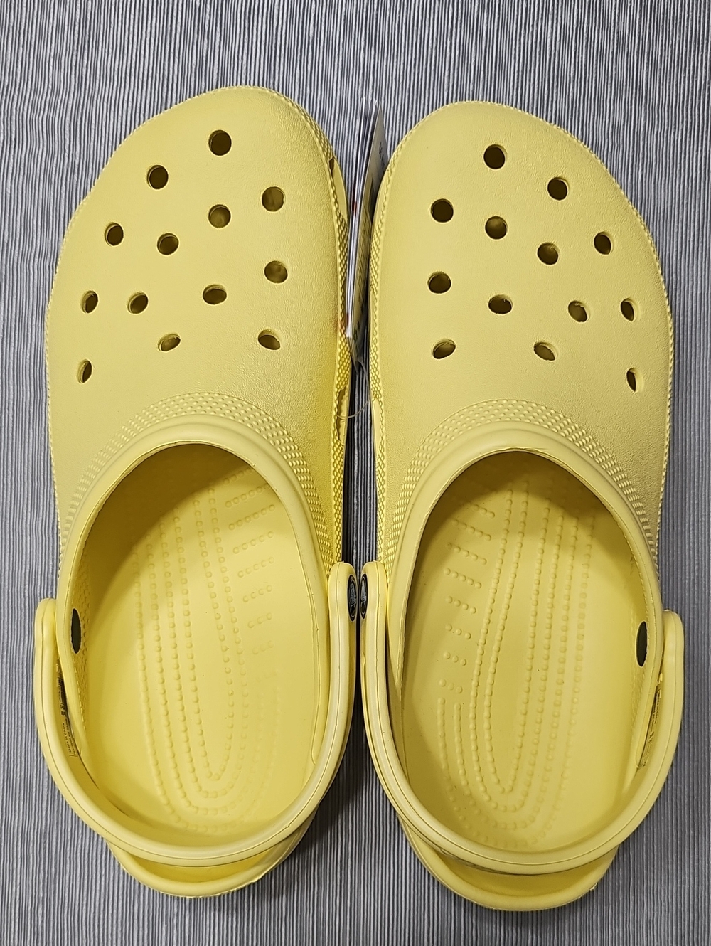Crocs Classic Clog In Daylily. NIB. UNISEX.